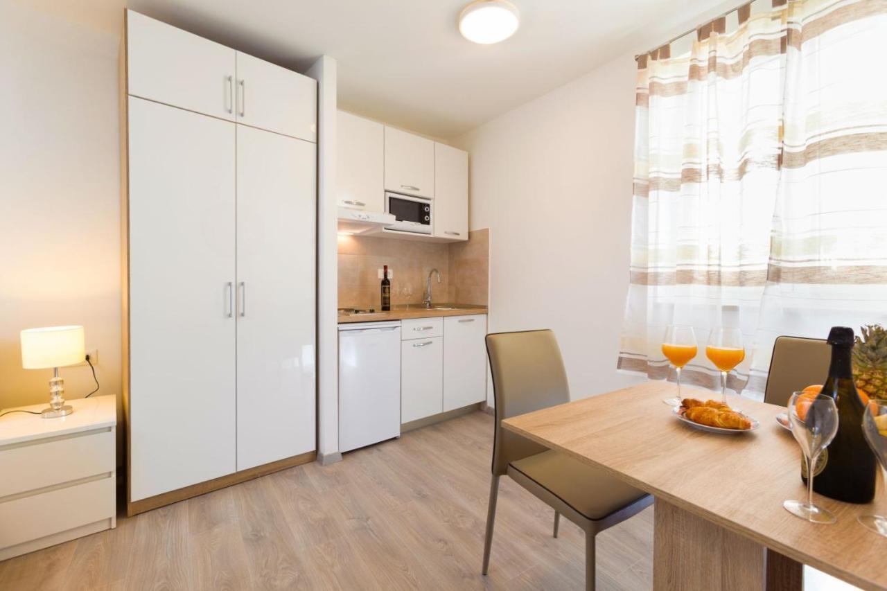 & Libar Apartment *