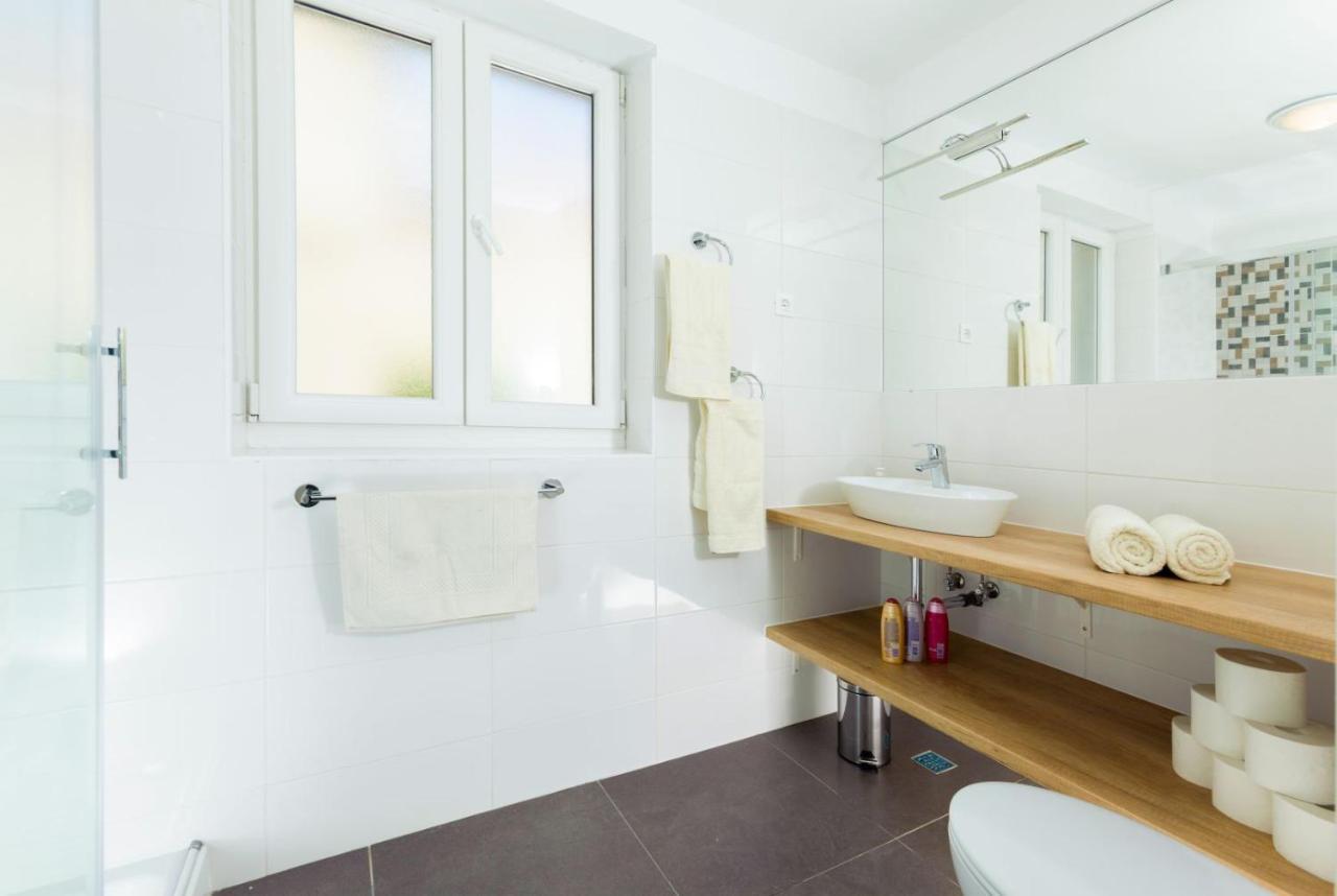 Apartment & Libar Split