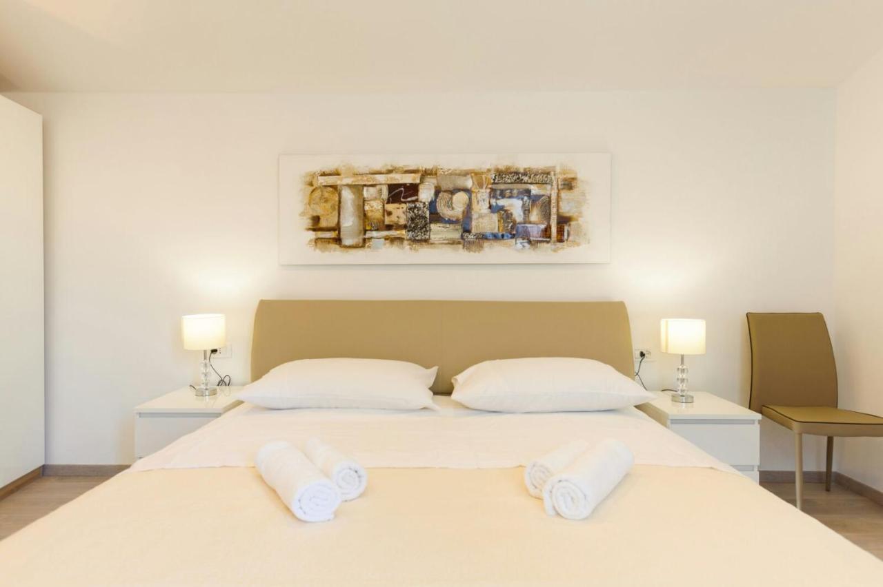 Apartment & Libar