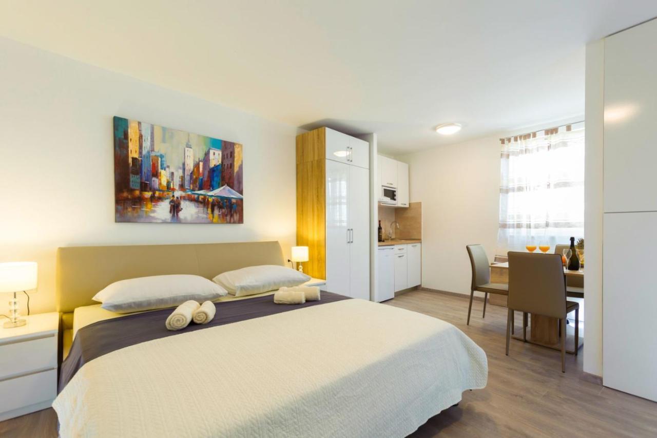 Apartment & Libar Split